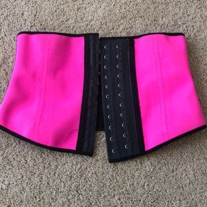 Ann Cherry Waist Trimmer